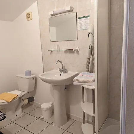 Des Pins Hotel Aubenas