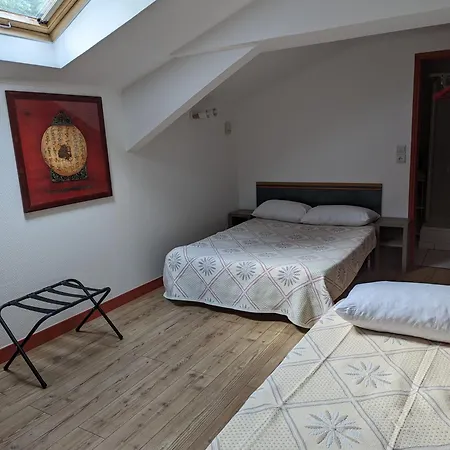 Des Pins Hotel