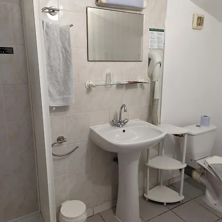 Des Pins Hotel Aubenas