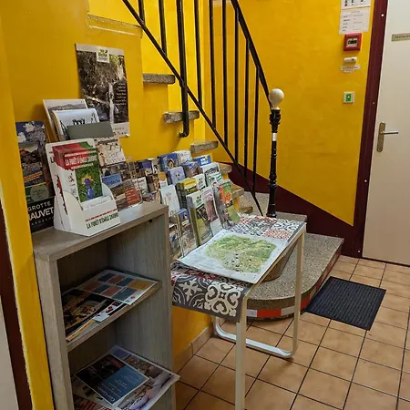 Des Pins Hotel
